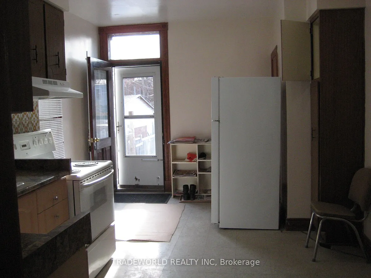 Building Photo - 759 Gerrard St E #MAIN FL