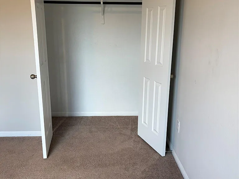 372 Eagle Brook Ln — Photo 18