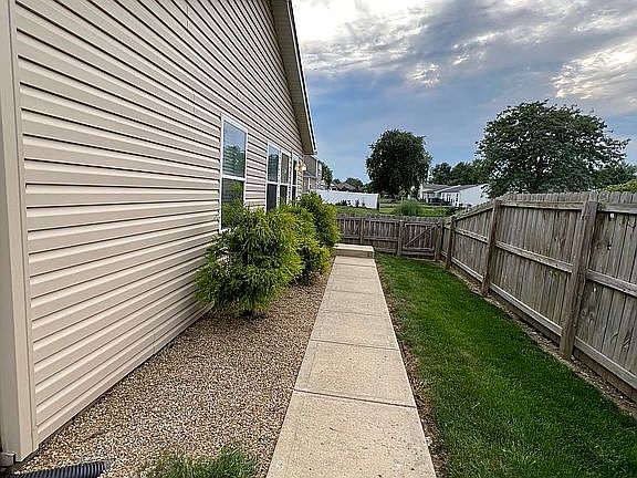 3rd image of 1330 Oak Park Dr