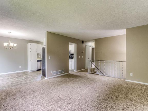 4th image of 1066 Regency Dr