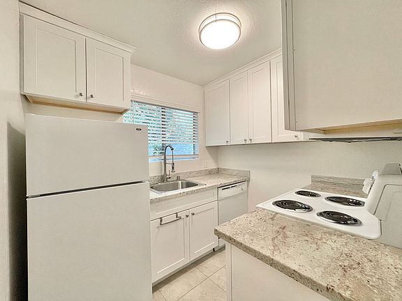 4th image of 2116 D St APT 8