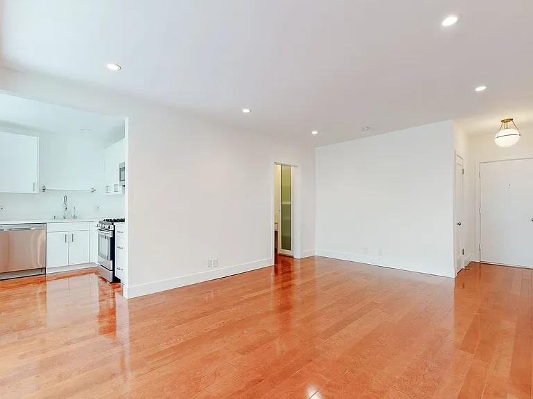 MAIN ROOM