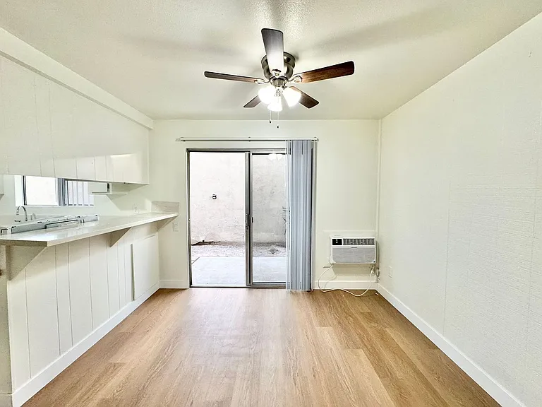 Westgate Villa Apartments — Photo 36