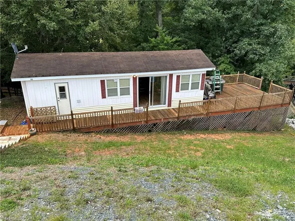 155 Badin Lake Cir, New London, NC 28127
