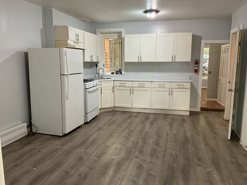 1st image of 137 William St APT 1