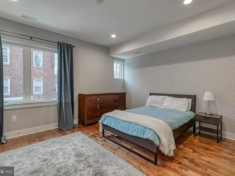 1239 E Palmer St — Photo 9