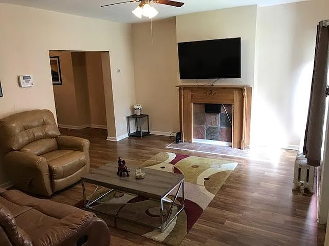 1029 Mirror St — Photo 1