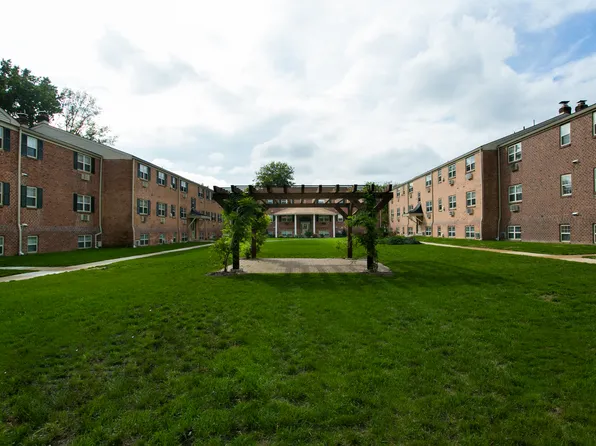 Stratford Apartments