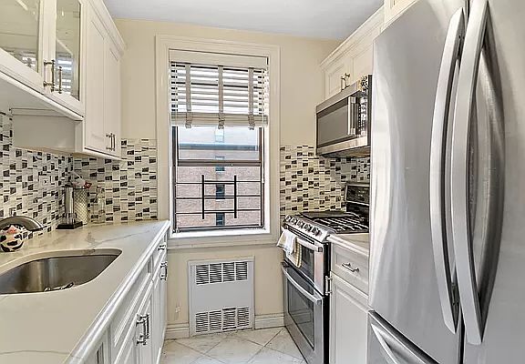 2nd image of 2550 Independence Ave APT 6F