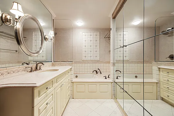 Bathroom, photo 1