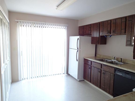 3rd image of 61 Castle Royal Dr #61