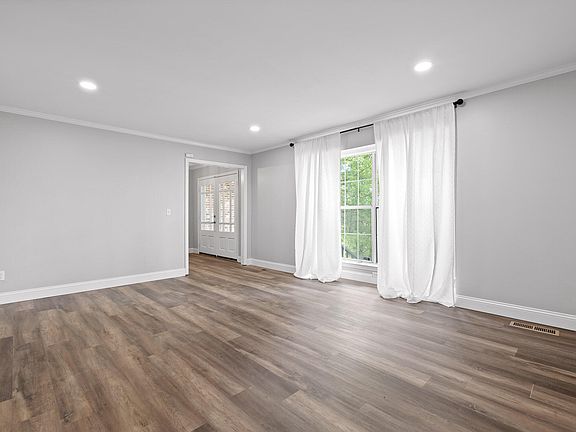 5th image of 22 Lake Hills Trl