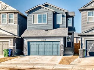 32 SE Creekstone Lndg SW, Calgary, AB T2X 5E5