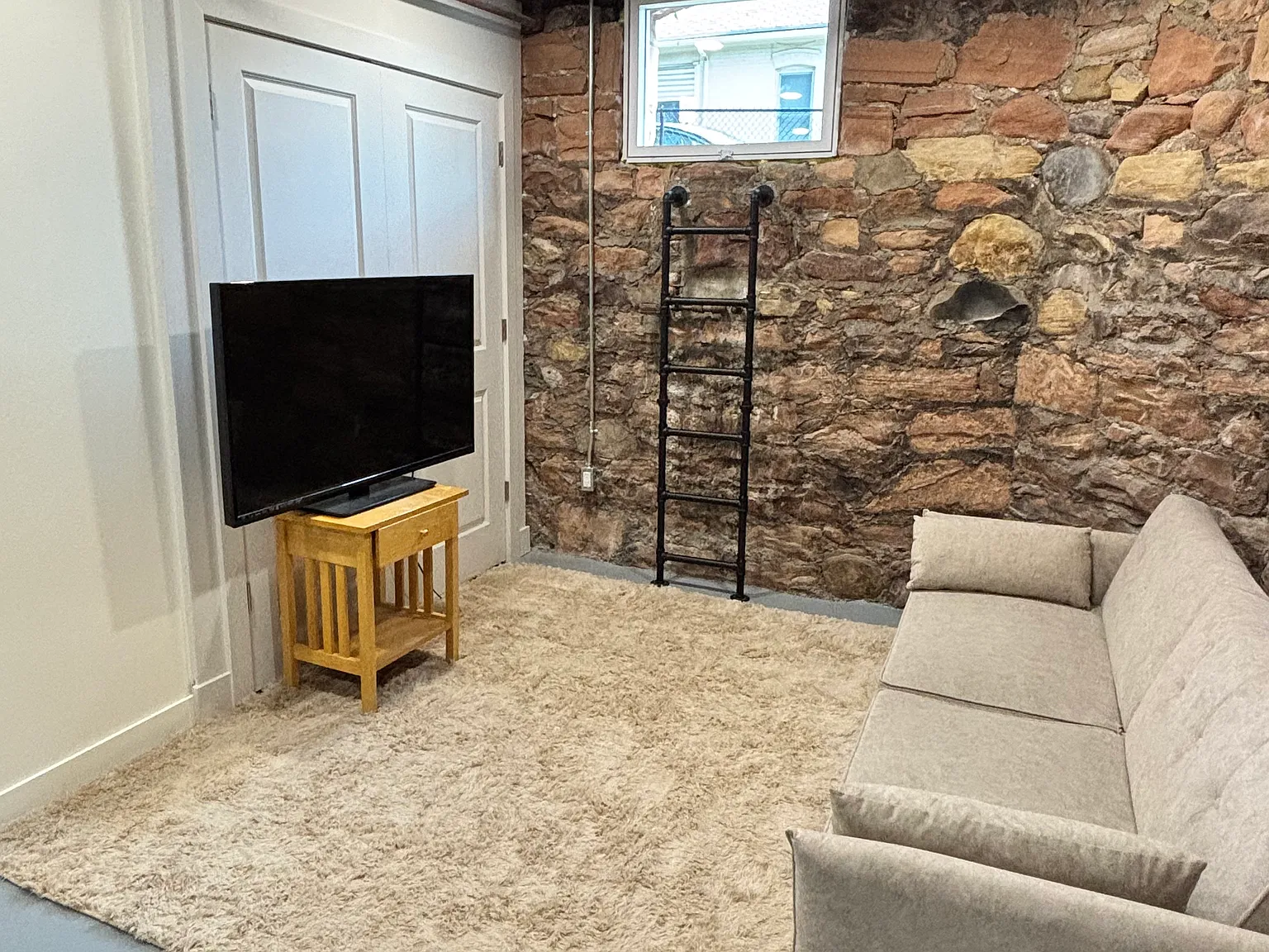 Studio, 900 sqft, $1,390 — Photo 2