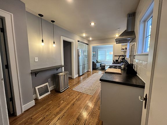 5th image of 110 E Roanoke St