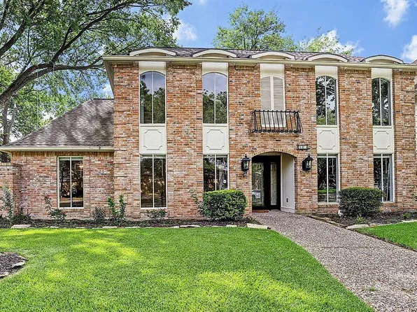 903 Crossroads Dr, Houston, TX 77079