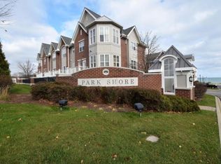 3812 S Lake Dr, St Francis, WI 53235