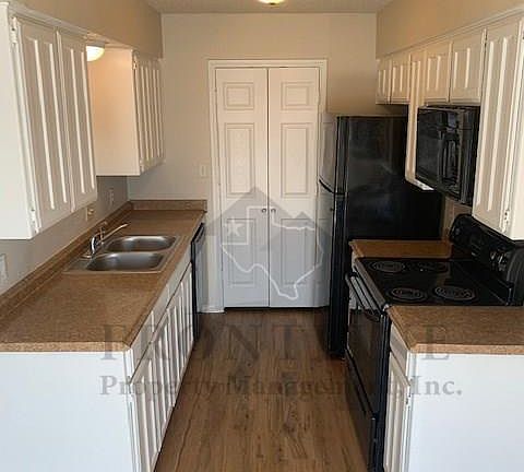 3rd image of 5908 Holiday Ln APT B
