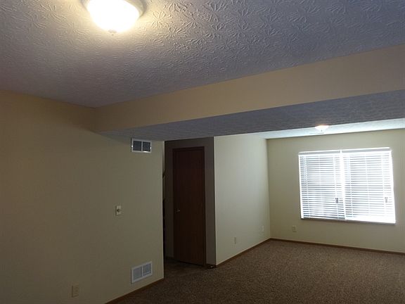 4th image of 7854 Fairfax Loop Dr