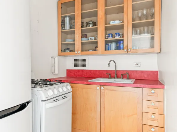 301 East 75th Street image 2 of 7