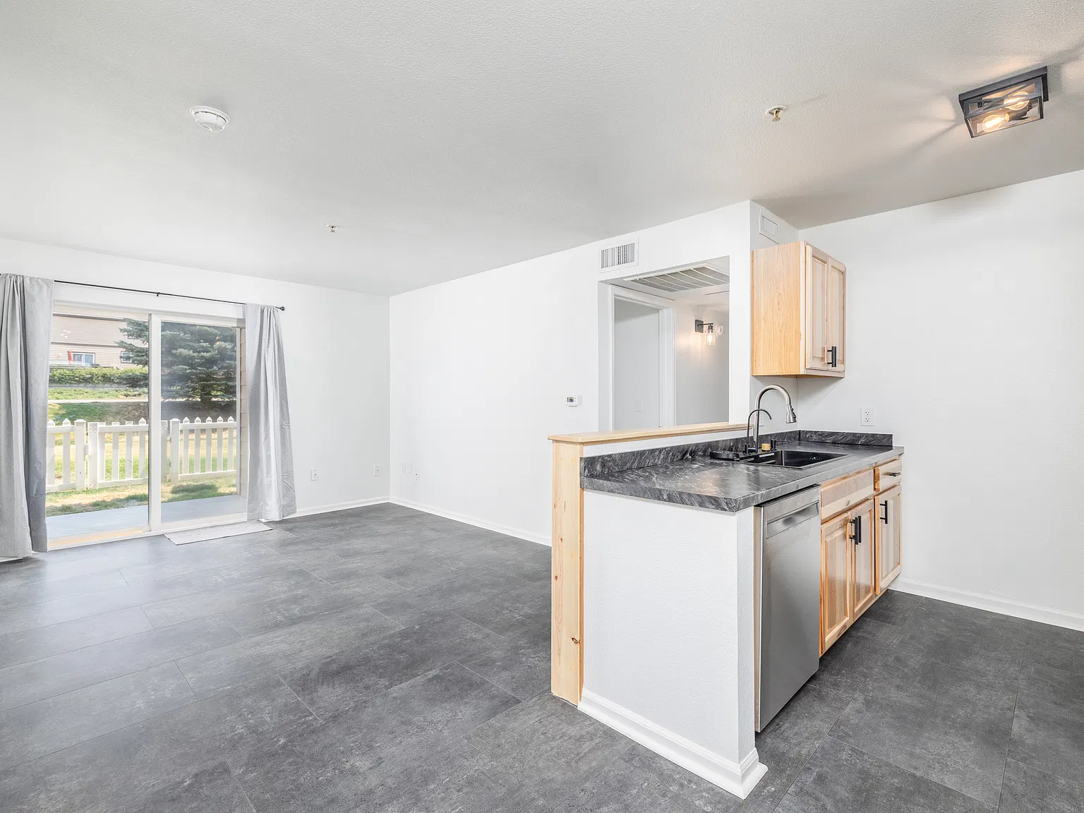 127 Jules Dr — Photo 2