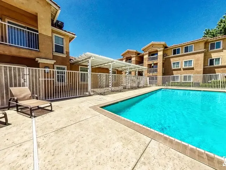 Summerset Apartments — Photo 6