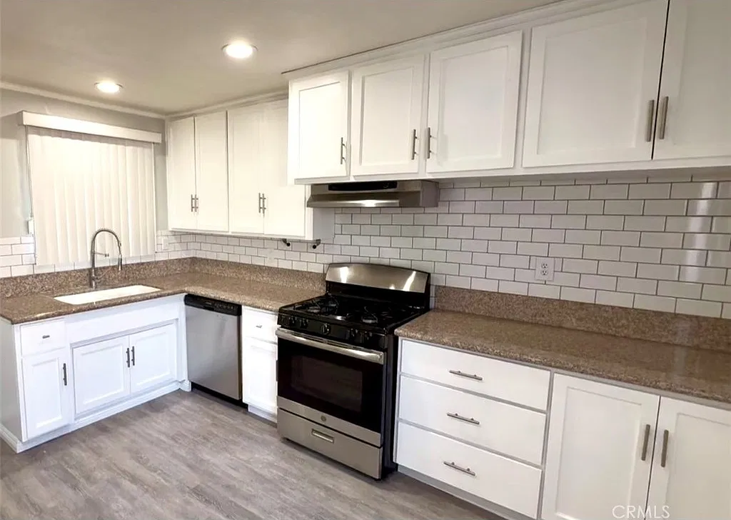 3 bed, 1170 sqft, $3,200 — Photo 2
