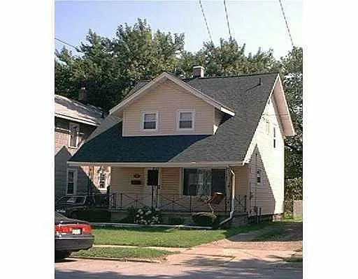 2109 Willow St photo 1
