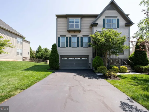 14298 Ladderbacked Dr, Gainesville, VA 20155