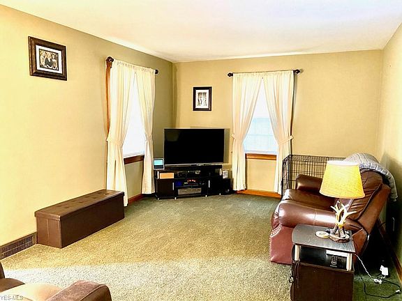 3rd image of 438 Cambridge Ave