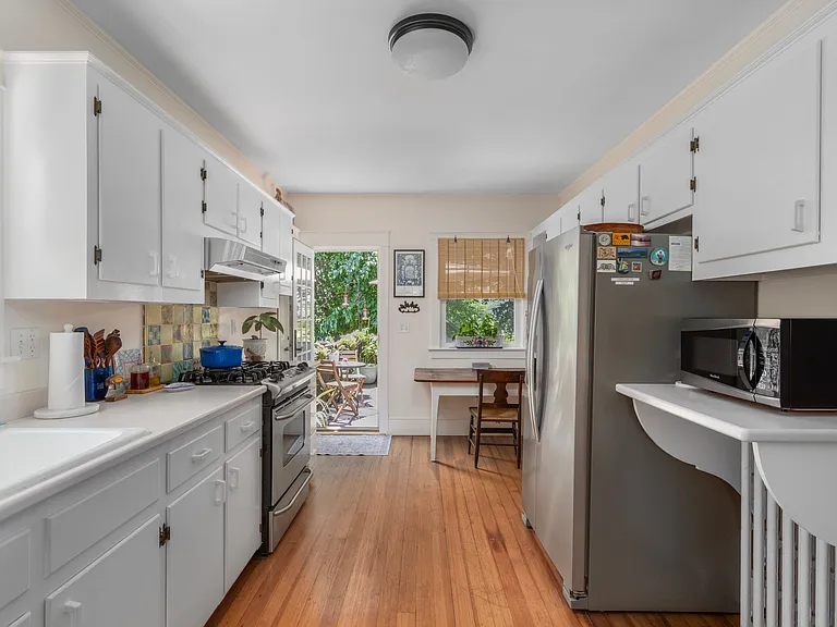 141 Coggeshall Ave — Photo 8