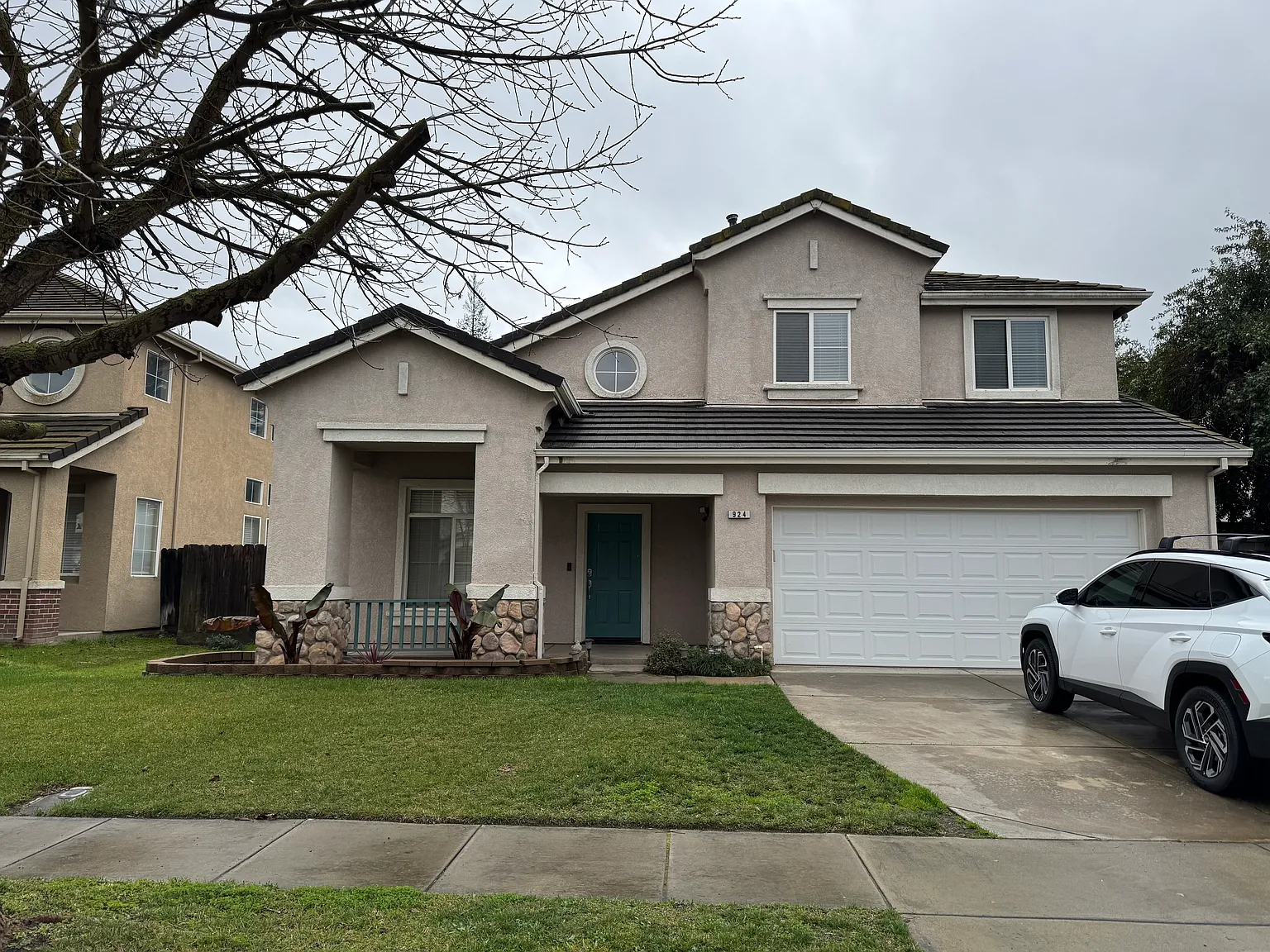 4 bed, 1987 sqft, $3,095 — Photo 1