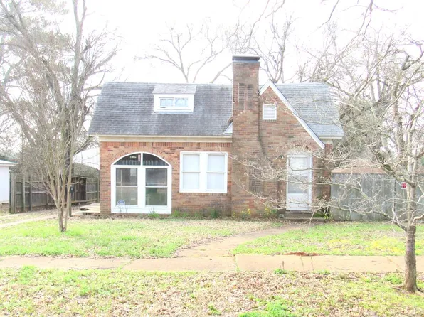 904 Lamar St, Palestine, TX 75801