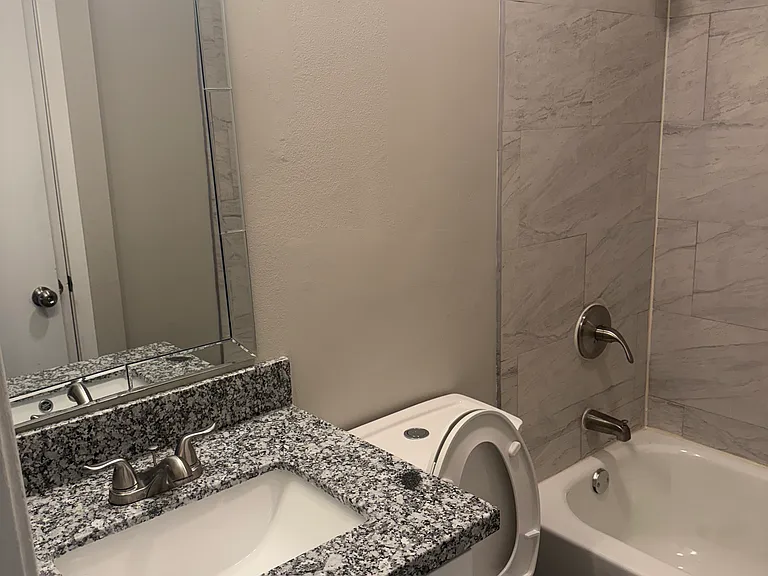 426 Foster St — Photo 4