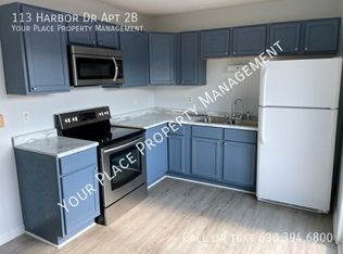 113 Harbor Dr APT 2B, Oswego, IL 60543