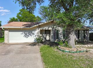 325 Hastings Dr, Cedar Hill, TX 75104