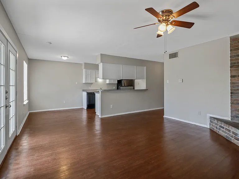 7012 Lincolnshire Ln — Photo 4