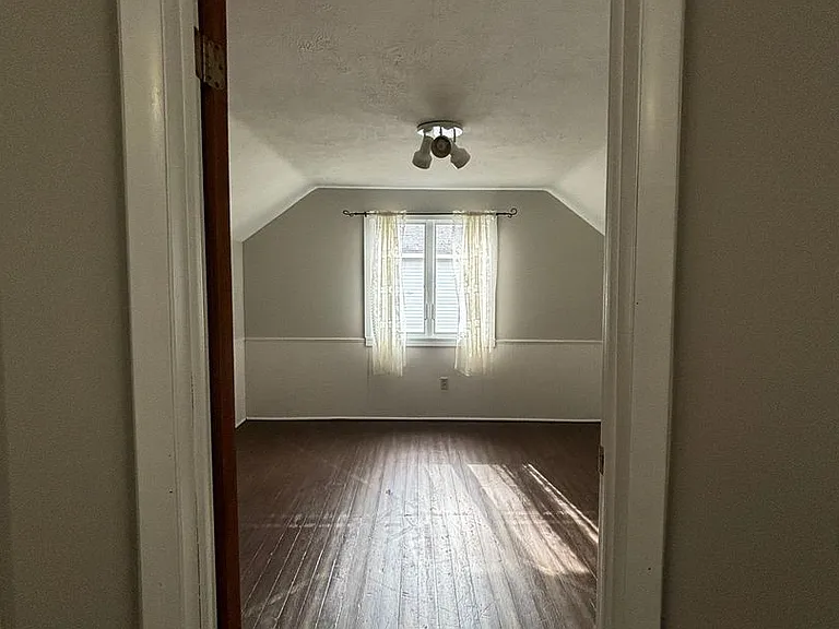 414 E Main St — Photo 24