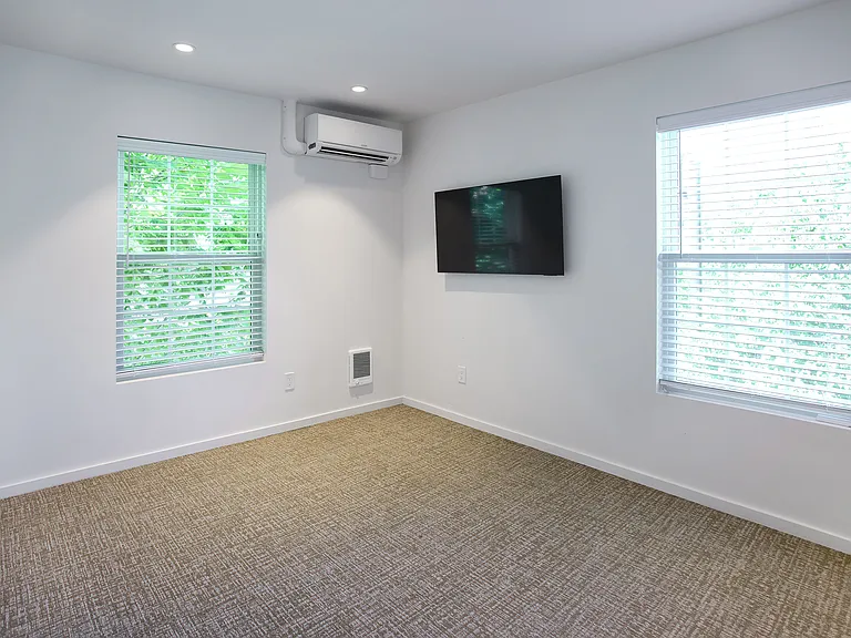 784 Farmington Ave — Photo 15