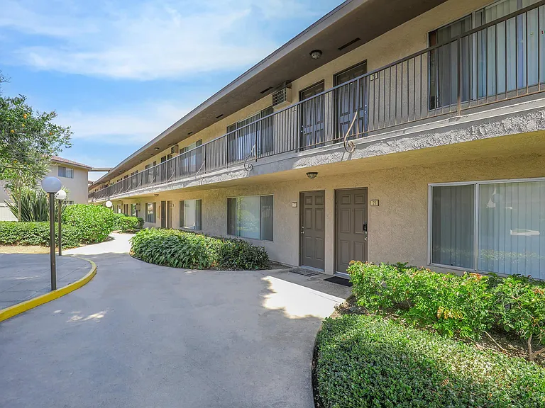 San Carlos and San Juan Apartment Homes — Photo 9