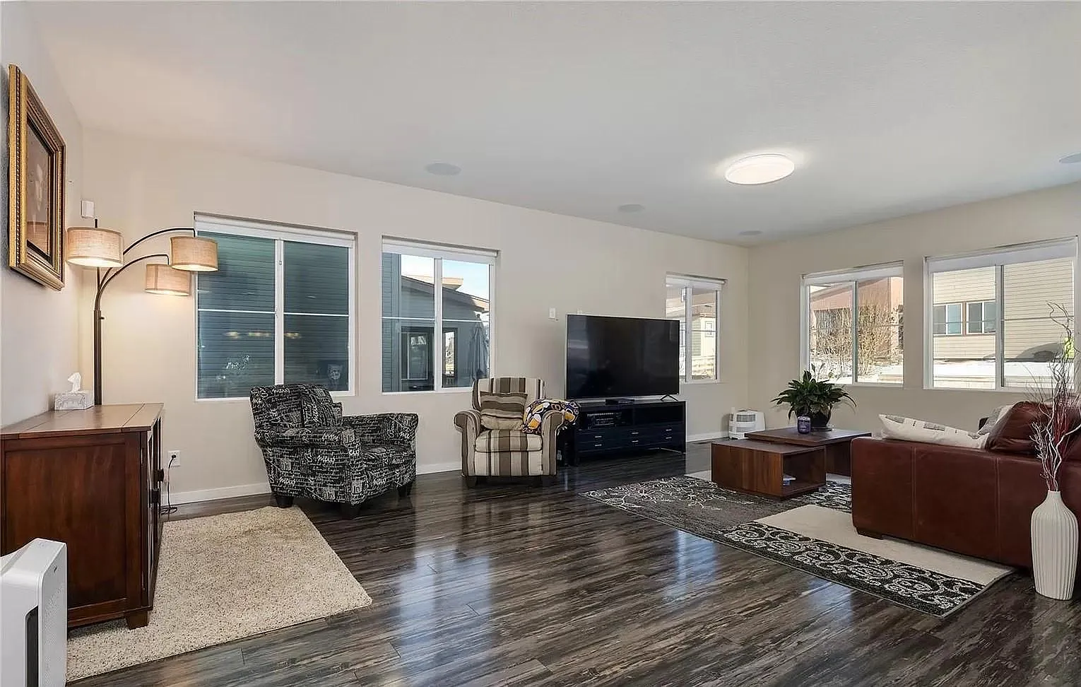 3 bed, 2944 sqft, $3,200 — Photo 3