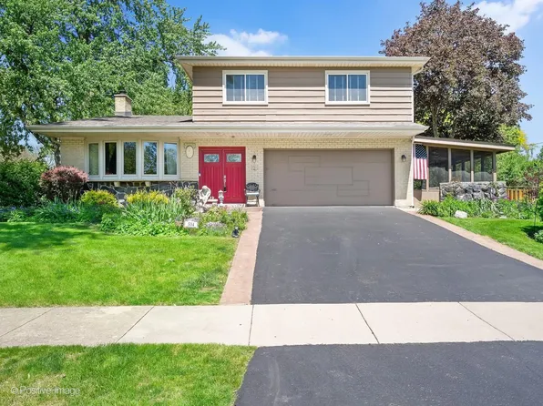 534 E Foster Ave, Roselle, IL 60172