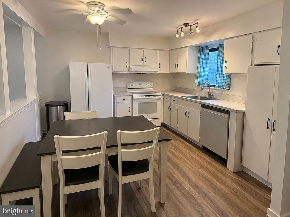 1st image of 302 Meadow Woods Ln