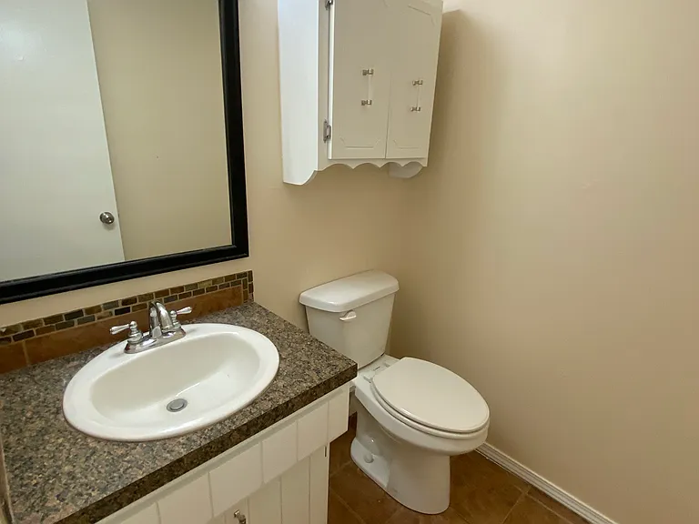 1001 E Knapp Ave — Photo 8