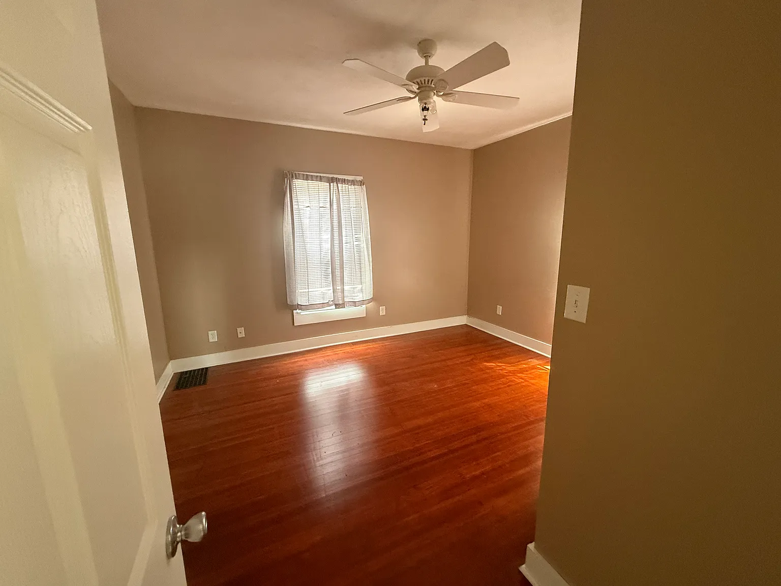 1 bed, 800 sqft, $850 — Photo 3