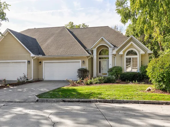 13098 Pinecrest Ln, Clive, IA 50325