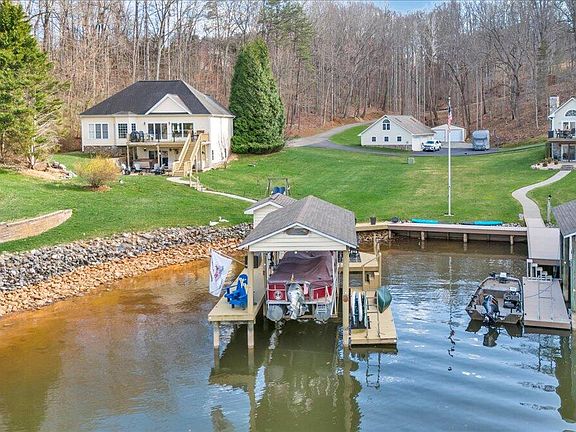 3rd image of 1892 Morewood Rd