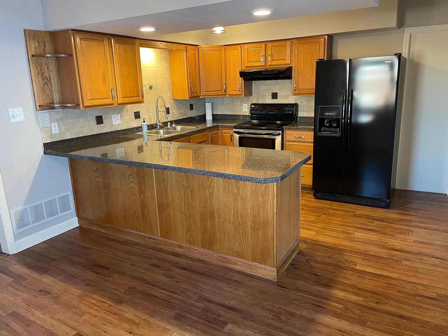 3 bed, 1.5 bath, 1464 sqft, $1,795 — Photo 4