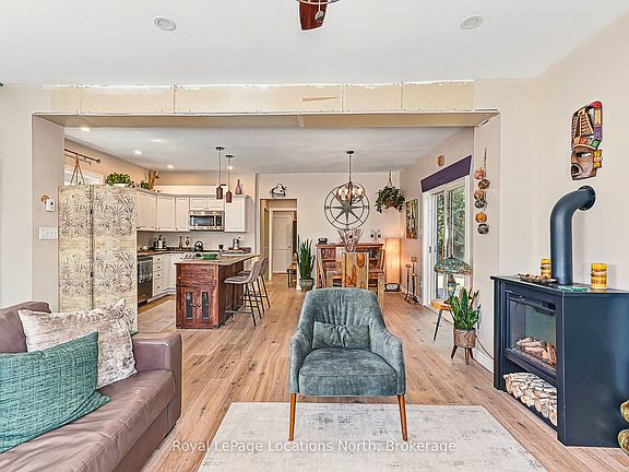 5th image of 58 Market St