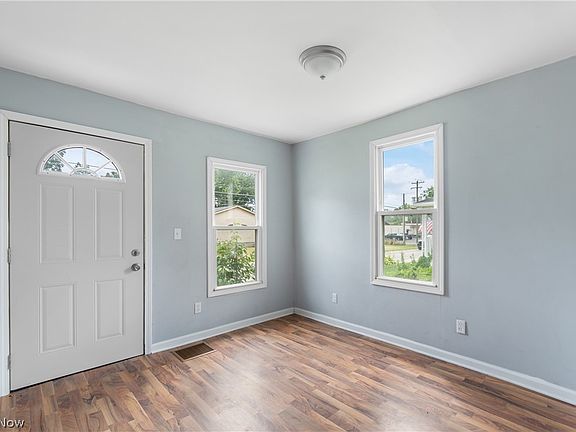 5th image of 15562 Portage St